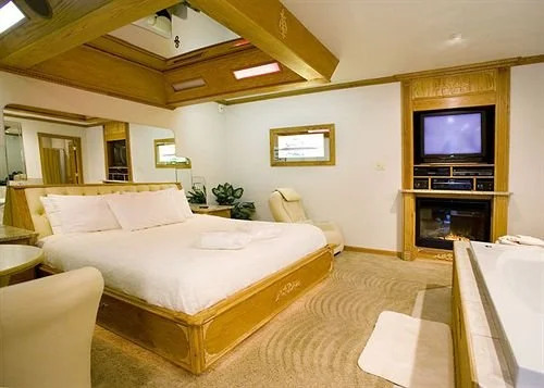 Sybaris Pool Suites