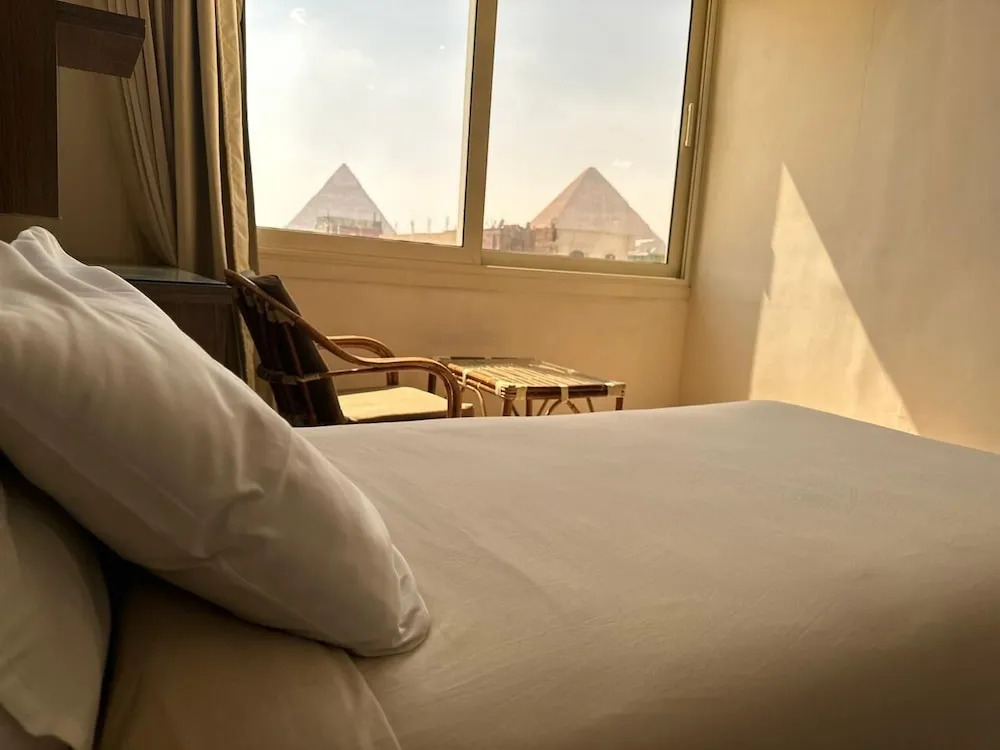 Hassan Pyramids Hotel & free access Rooftop & airport pickup