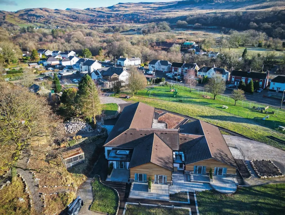 Suite 9 - Sleeping Giant Hotel - PEN Y CAE Inn