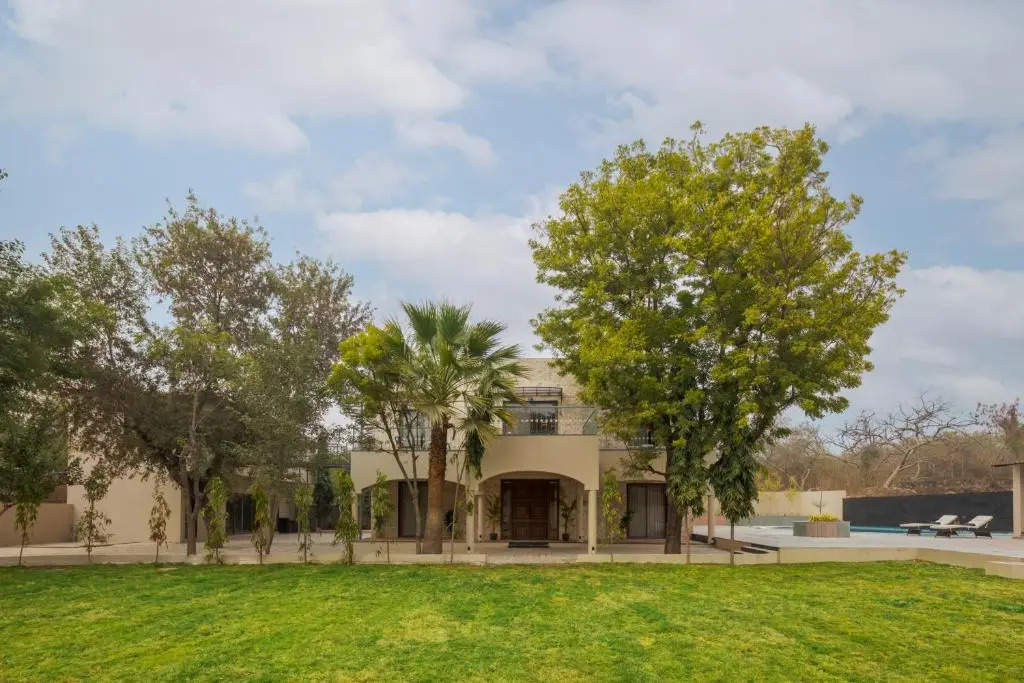 SaffronStays Pristine Manor - 8-BR Udaipur villa with private pool, garden, and event space near Fateh Sagar Lake