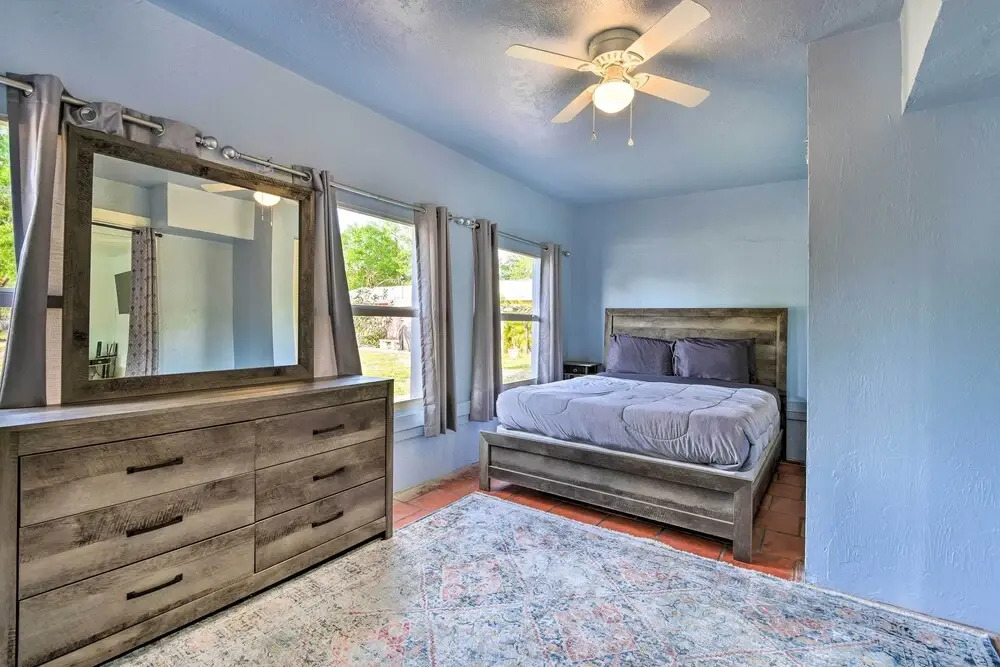 Centrally Located Home - 7 Miles to Siesta Key
