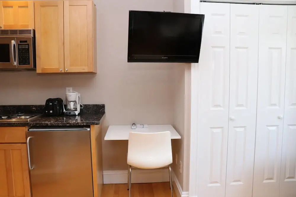 Maverick Suites at 402 Columbus Ave