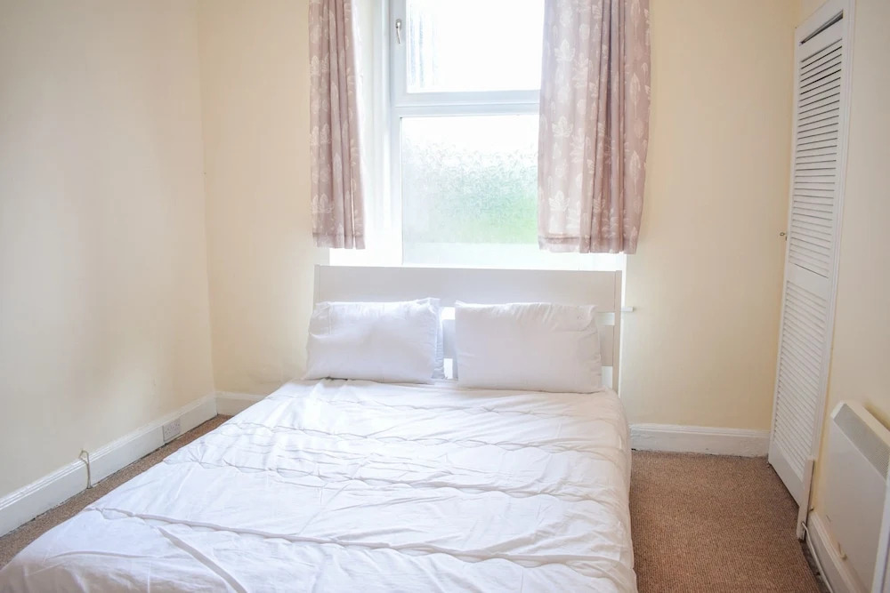 2 Bedroom Apartment Close to Edinburgh City Centre