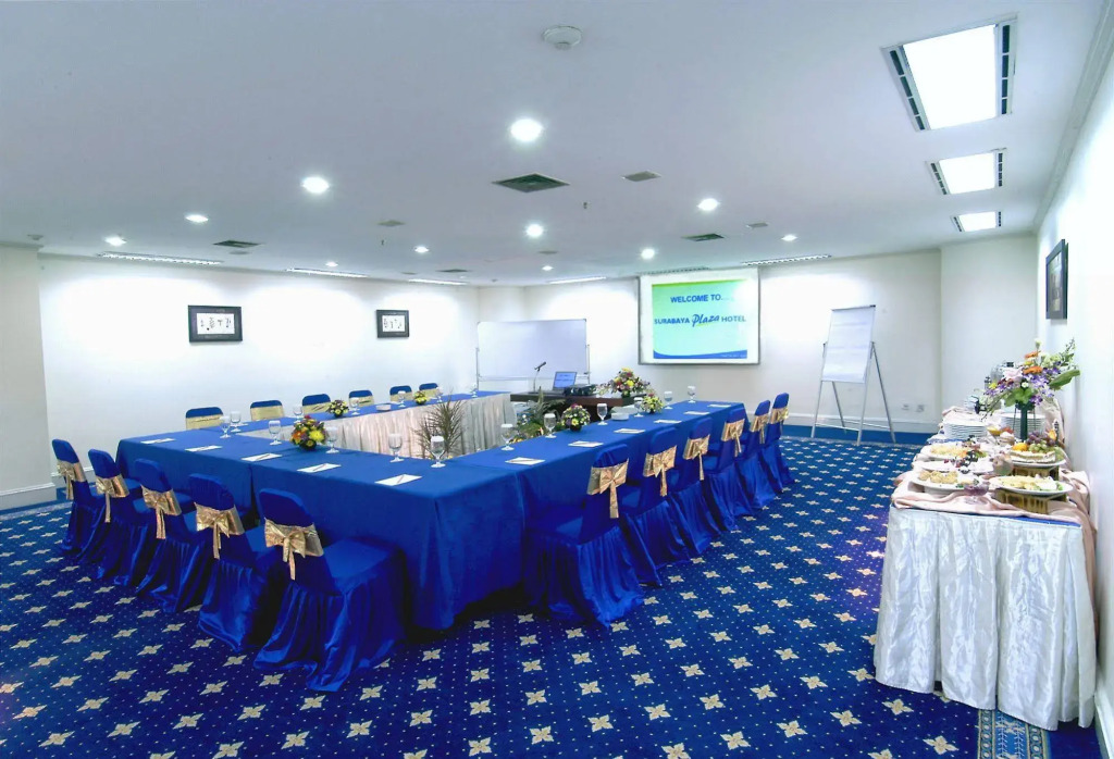 Surabaya Suites Hotel Powered by Archipelago