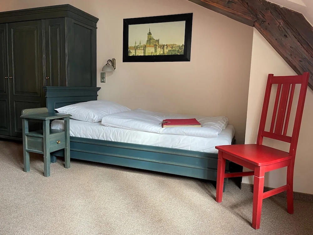 U Cervene zidle - Red Chair Hotel