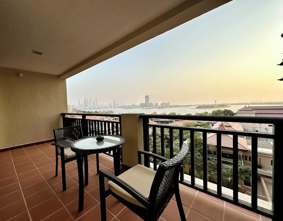 Lux BnB I Palm Jumeirah Resort I Palm Views
