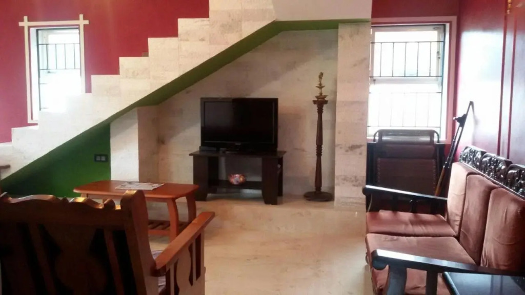 VAISHNAVI VILLA-Family Homestay-2km from bus stand-WiFi