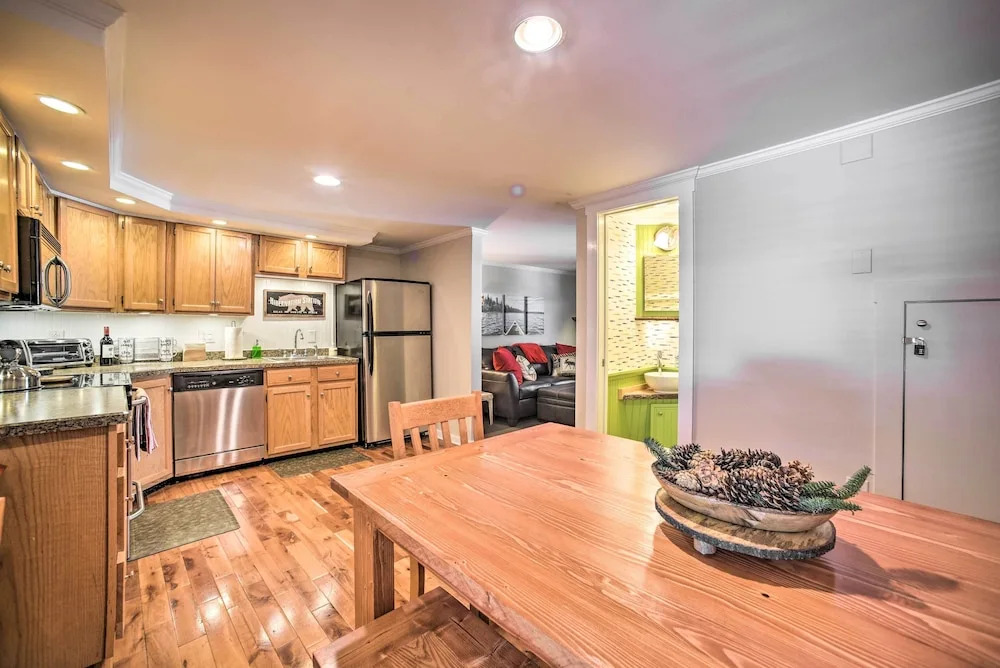 1 Block to Downtown: Cozy Condo by Mirror Lake