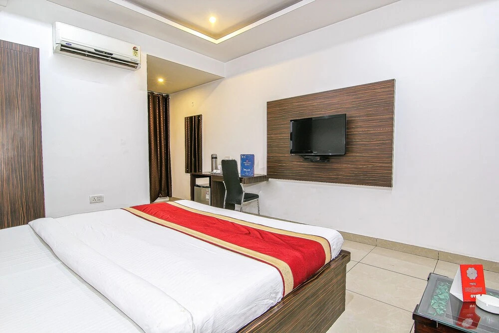 OYO 6804 Hotel Buddha Residency