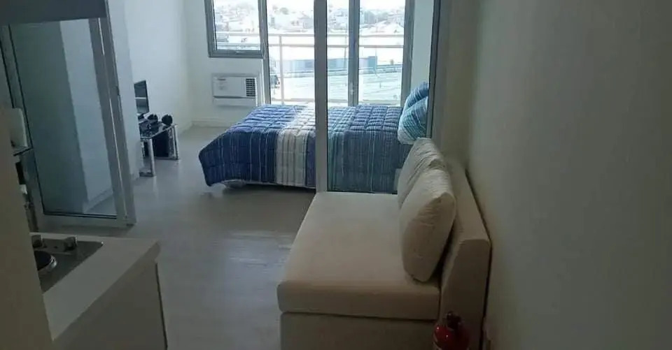AZURE URBAN RESORT - PARANAQUE MANILA NEAR TERMINAL UNLIMITED WIFI and Netflix