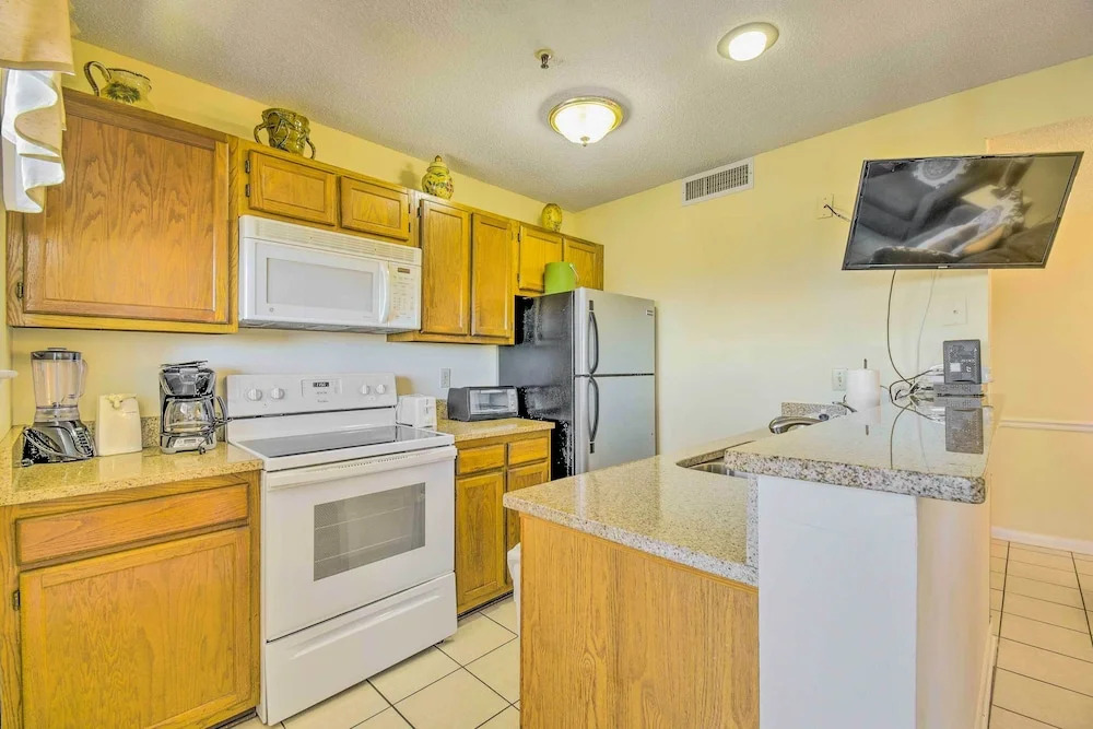 Homey Myrtle Beach Condo w/ Resort Amenities!