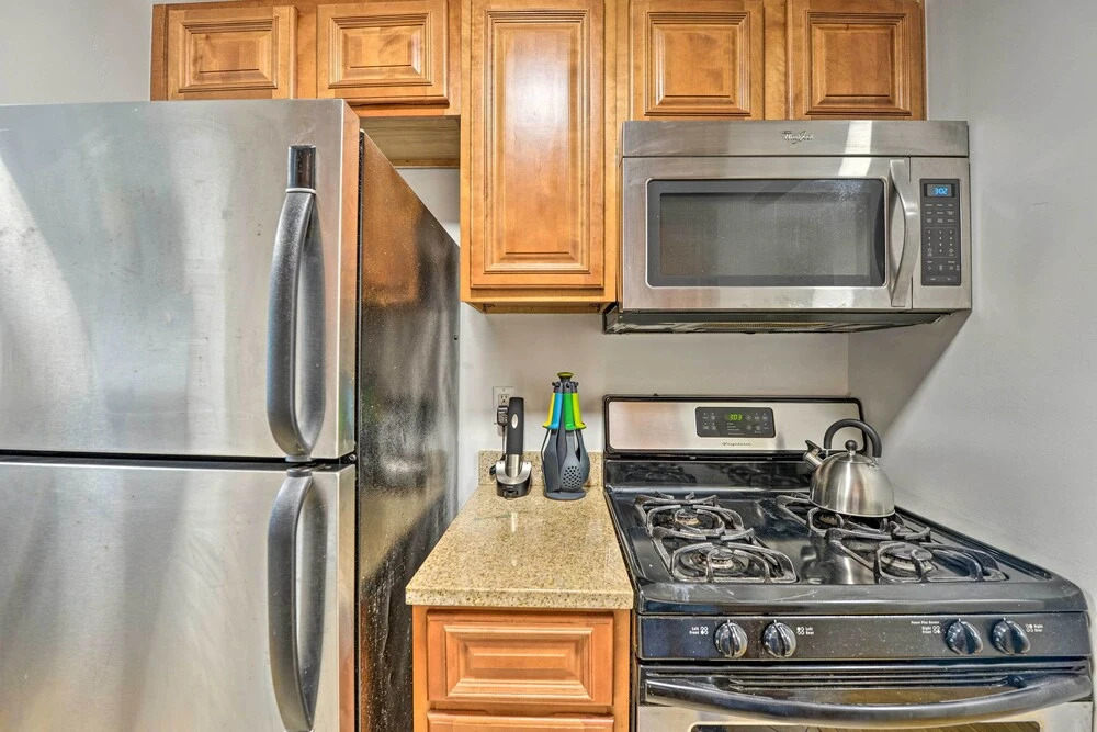 Central & Contemporary NJ Condo: Steps to Shore!