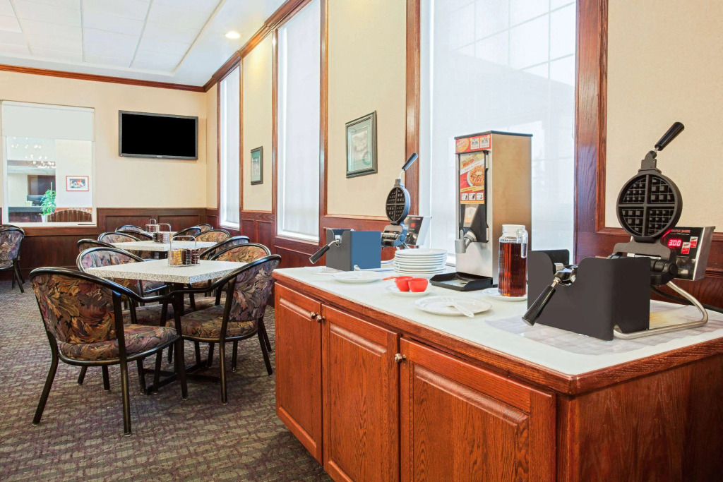 Ramada by Wyndham Red Deer Hotel & Suites