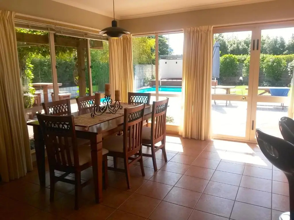 Summer Retreat - Blenheim Holiday Home