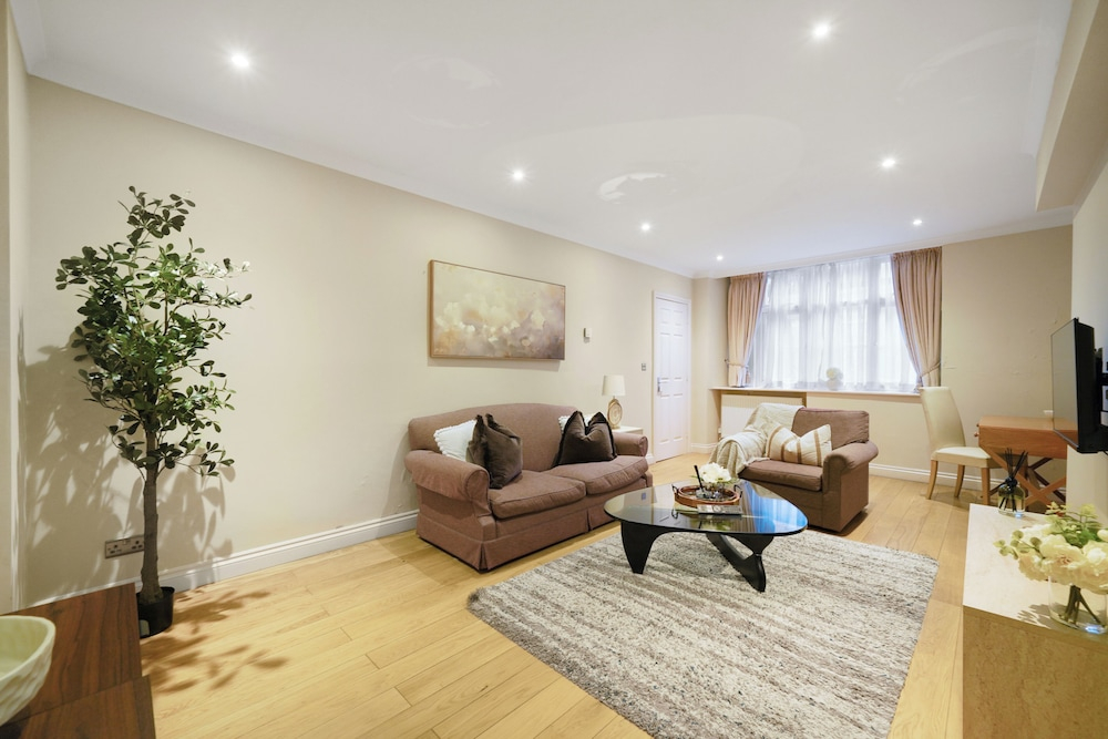 Hertford Flat 2