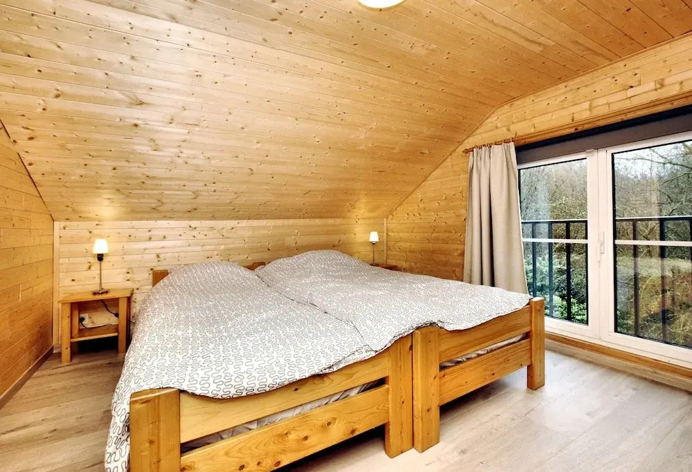 Cozy & Luxurious Chalet with Sauna, Hot Tub, Large Garden, Covered Terrace