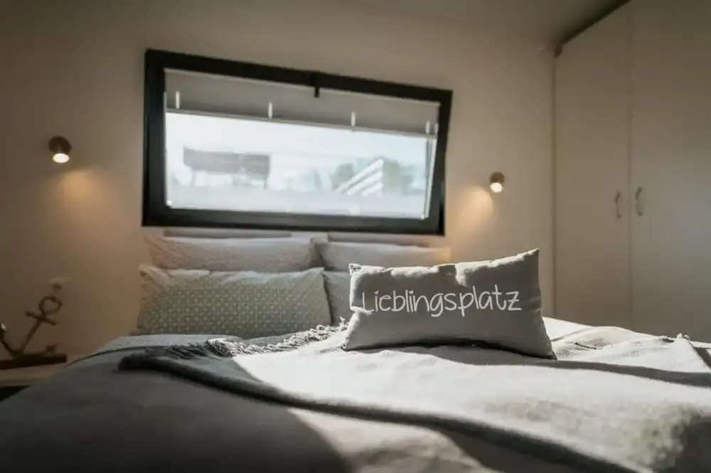 Havel Houseboat Serenity
