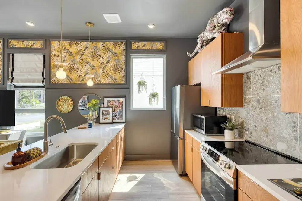 Sleeps 16 2 Homes Next Door + Walk to Dining & Music Lischey Loft & The Bloom House by Avantstay