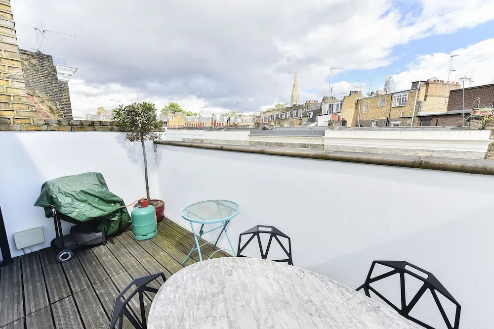 JOIVY Elegant 3 Bed Apt With Rooftop Terrace In Pimlico