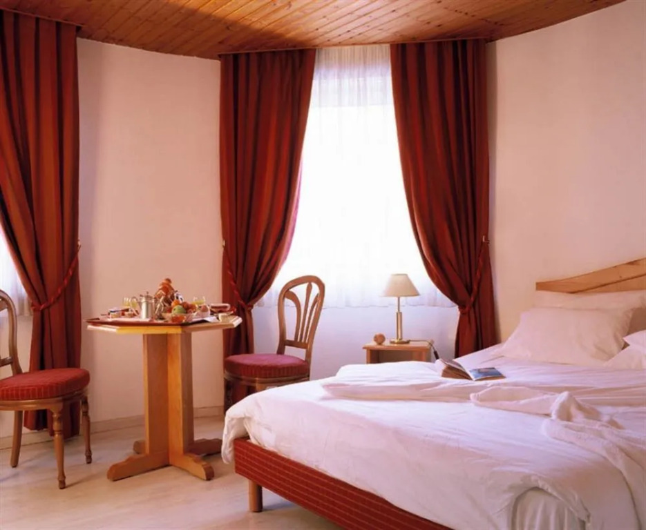 Logis Hostellerie Motel Au Bois Le Sire