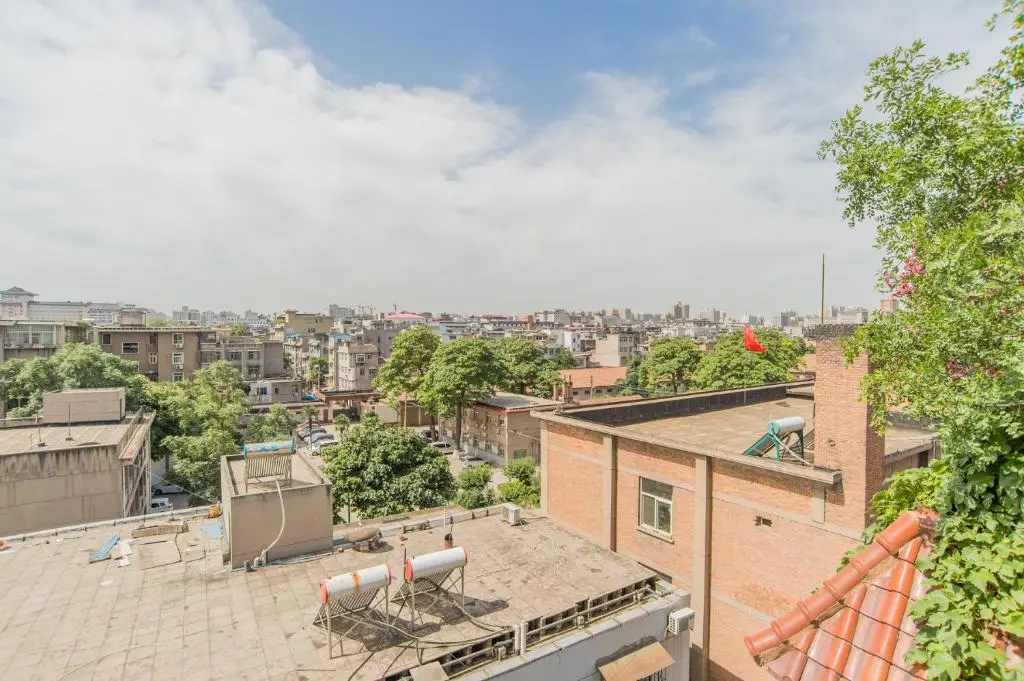 Xian Vintage City Garden Apartment