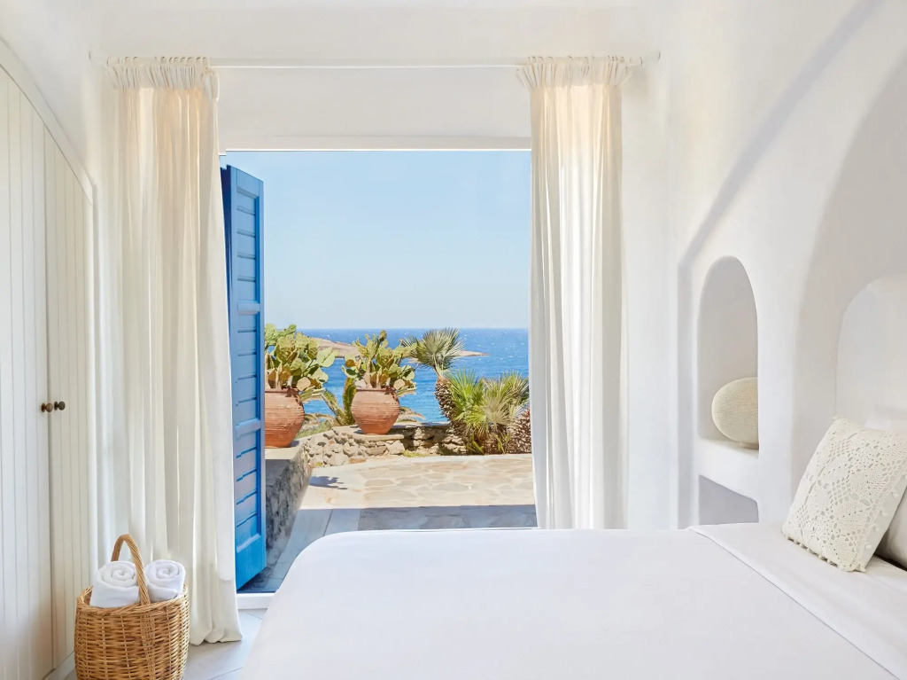 Mykonos Lolita, a Resort to Live