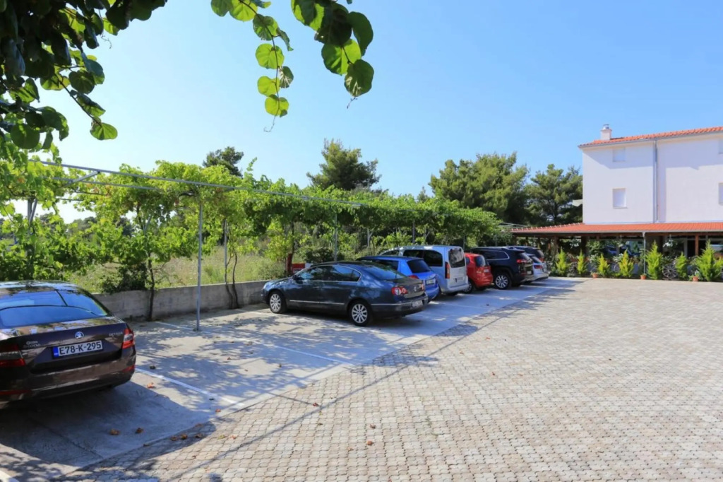 Lias - With Restaurant - SA3