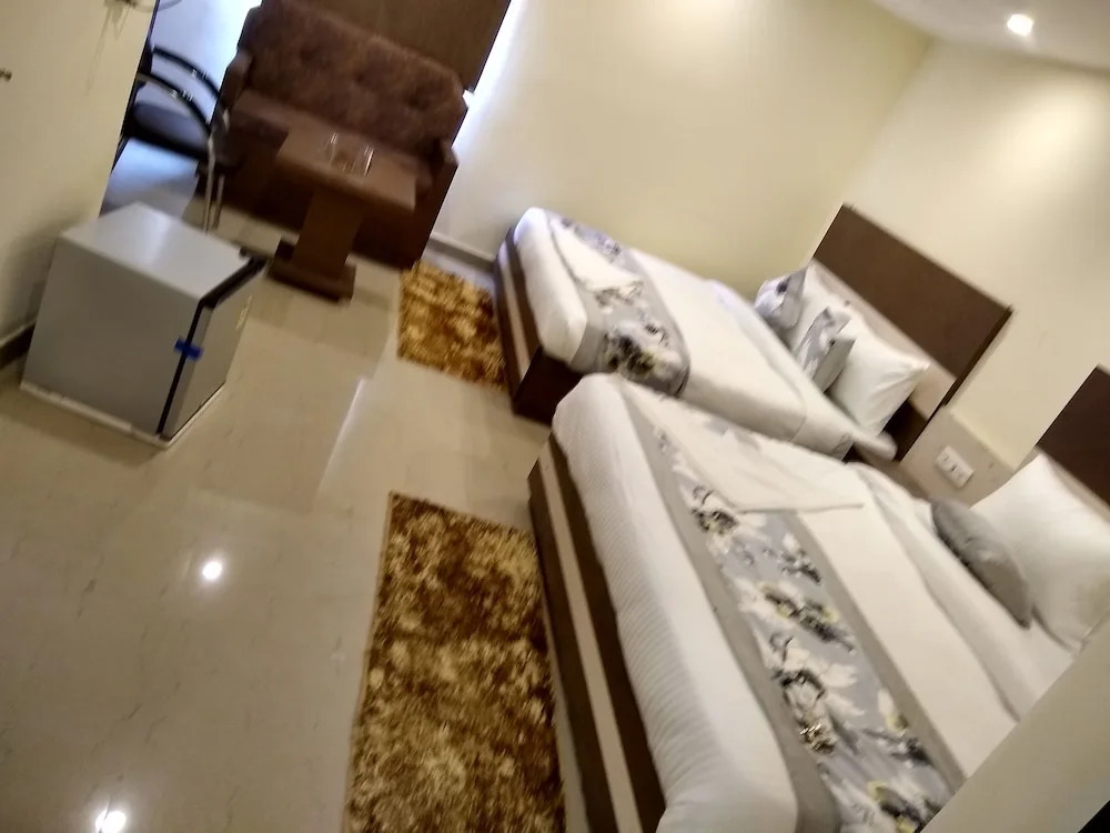 OYO 11689 Kelvish Hotel