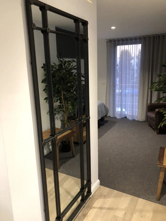 Timber Door Luxury Accommodation Geelong