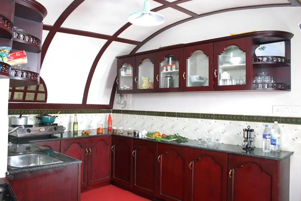 Rosey Houseboats