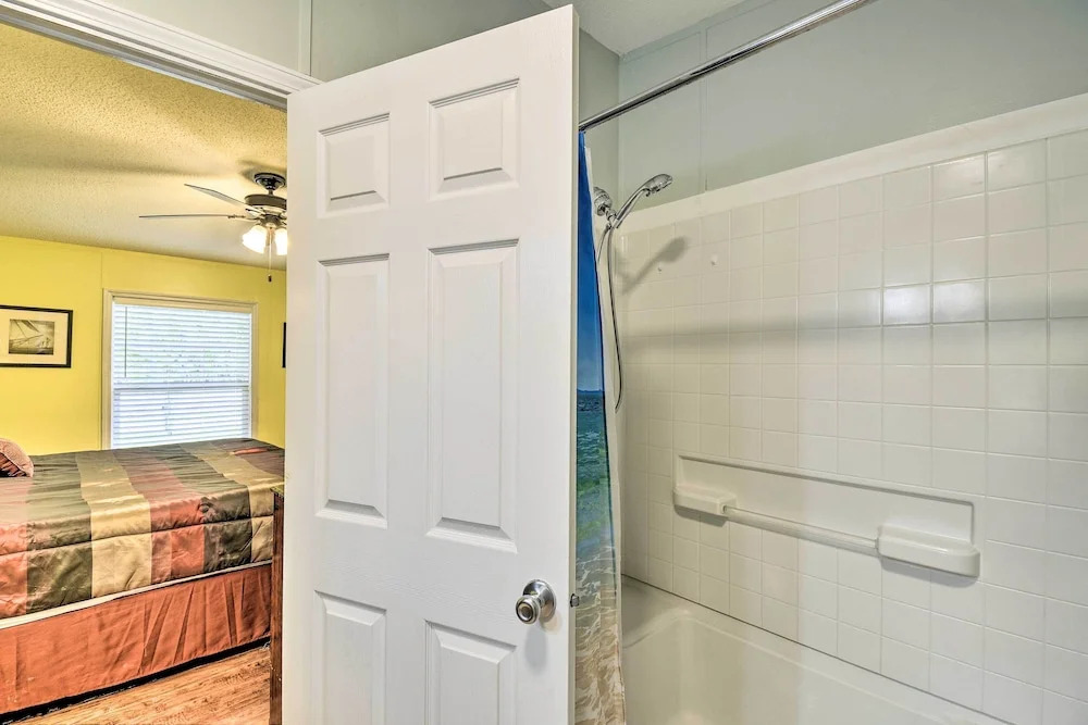 Charming Supply Home < 2 Mi to Holden Beach!