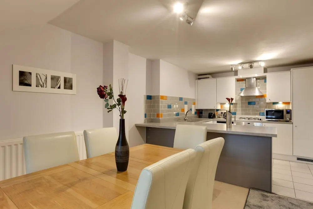 BookedUK - Penthouse 3 Bedroom Apartment