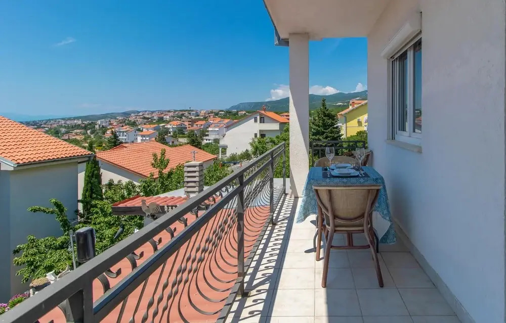 Nice Apartment in Novi Vinodolski With Wifi and 2 Bedrooms