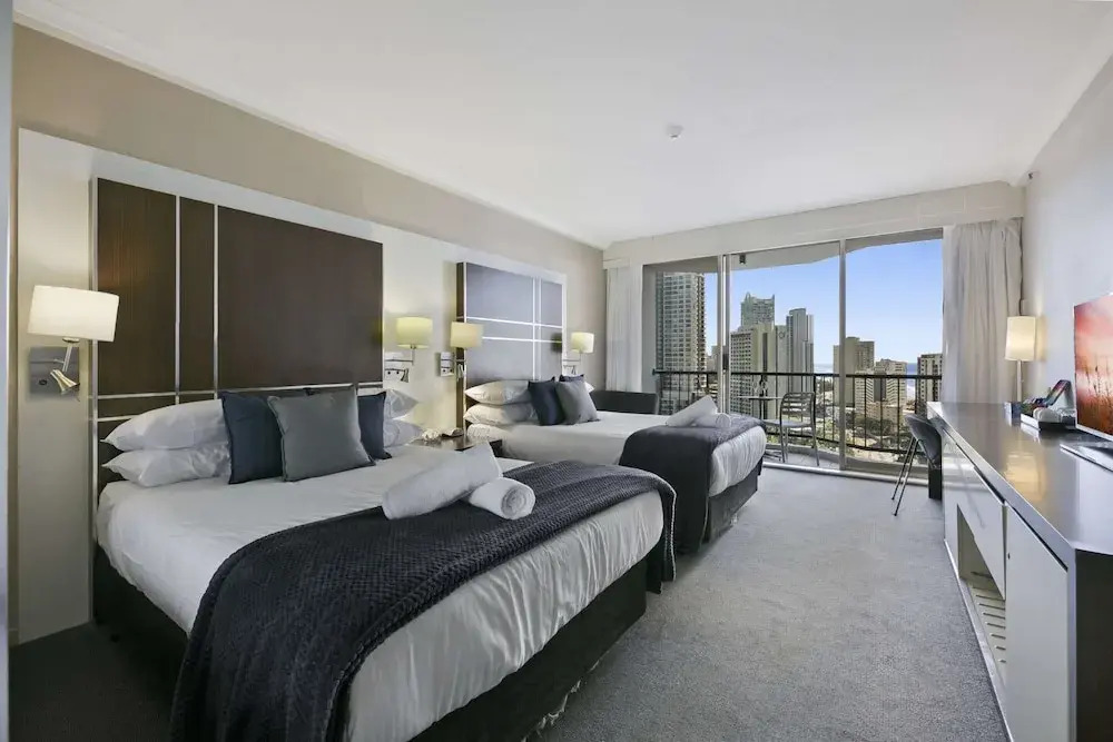 Ocean View 2-bed Studio In the Heart of Surfers