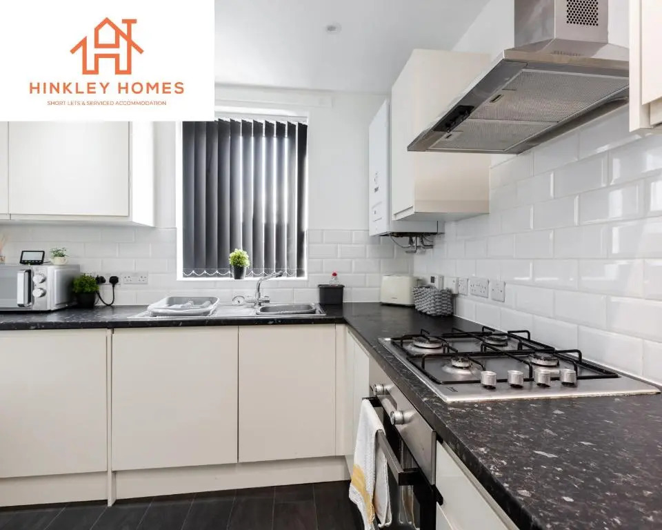 5 Beds - Free Gated Parking - City Centre - By Hinkley Homes Short Lets & Serviced Accommodation