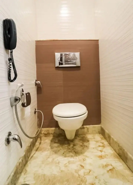 La Silver Leaf Hotel
