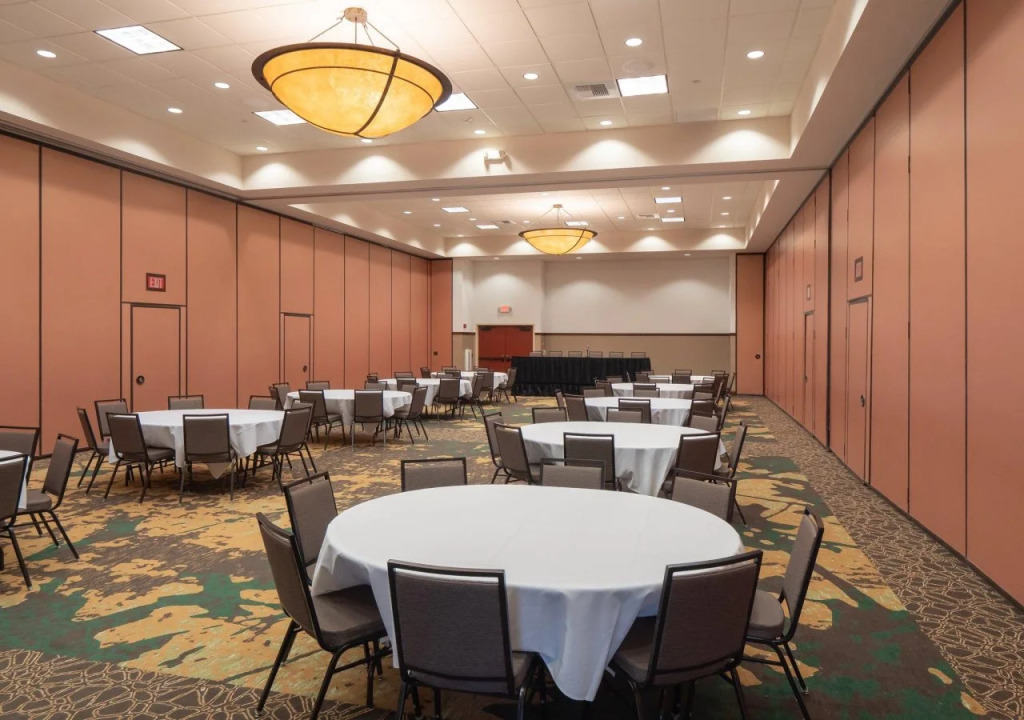 Holiday Inn Stevens Point - Convention Center by IHG