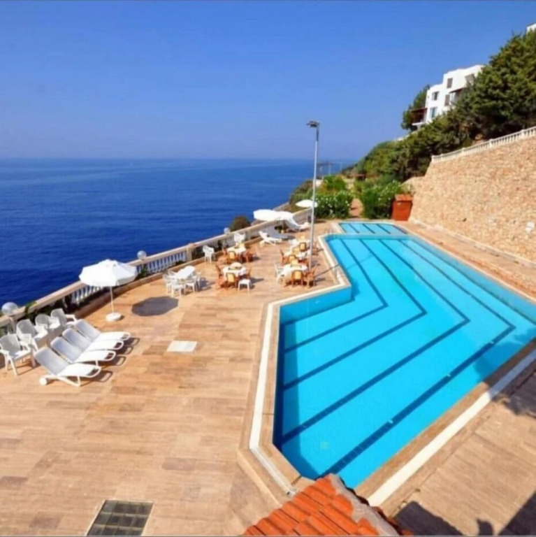 Great Flat 300 m to Beach With Shared Pool in Kas