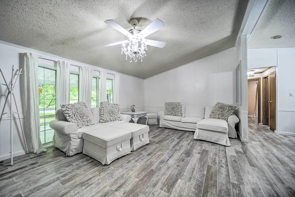 Tranquil Creekfront Bryson City Home w/ Grill!