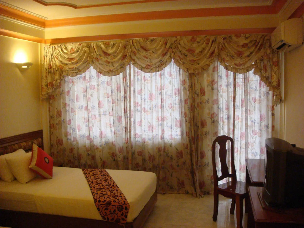 Lucky Star Hotel