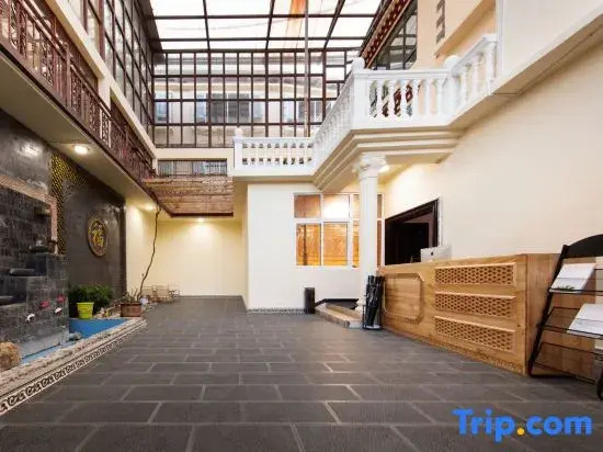 Shangri-La Qibei Homestay (Dukezong Ancient City)
