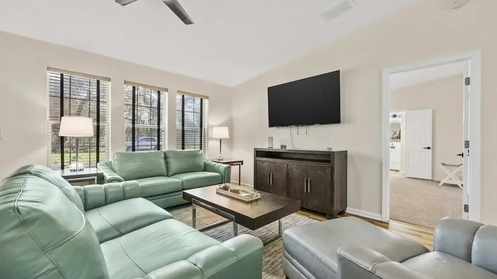 The Oak Hideaway Pet Friendly 3bd!
