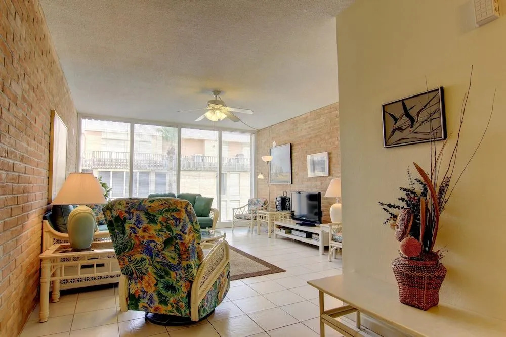 Channelview 204
