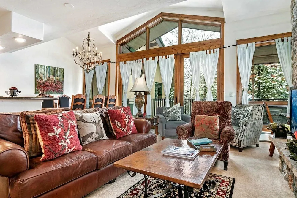 4 Bedroom Antlers Vacation Rental With Incredible Slopeside Views And Just A Short Walk To Gondola And Lionshead Village
