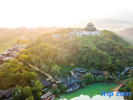 Qianhua Ancient Village Rufeng Homestay