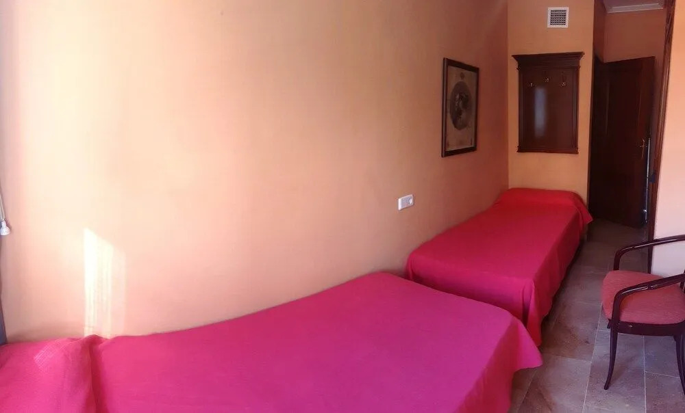 Piso junto a Jardines de la Victoria y Renfe