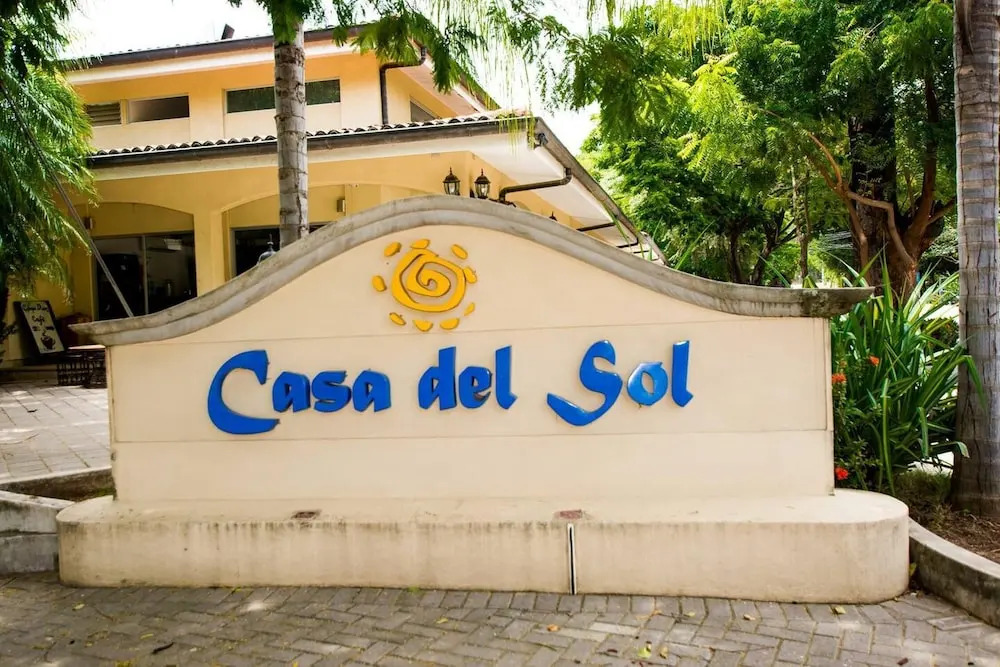 Casa del Sol-4 Secured and Quiet Complex - Minute Walk to the Beach