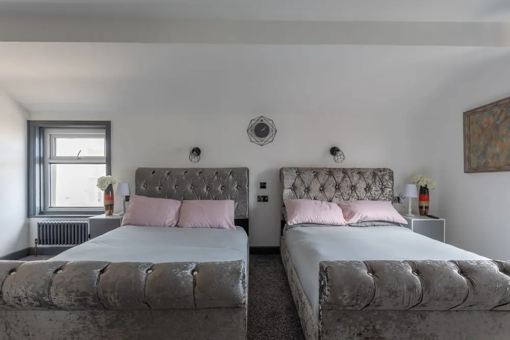 Residency hotel and Bar