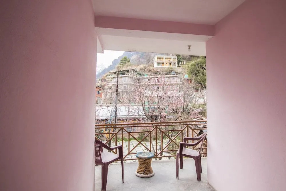 Giriraj Guest House