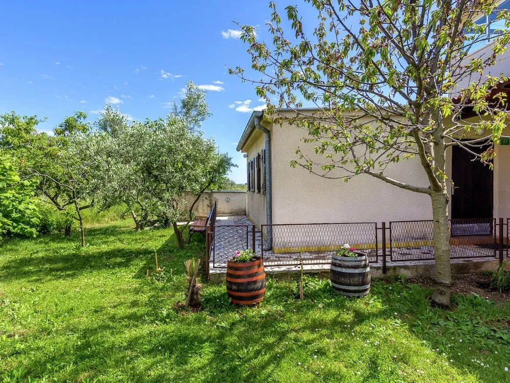 Holiday Home With Garden Located Near the Beach